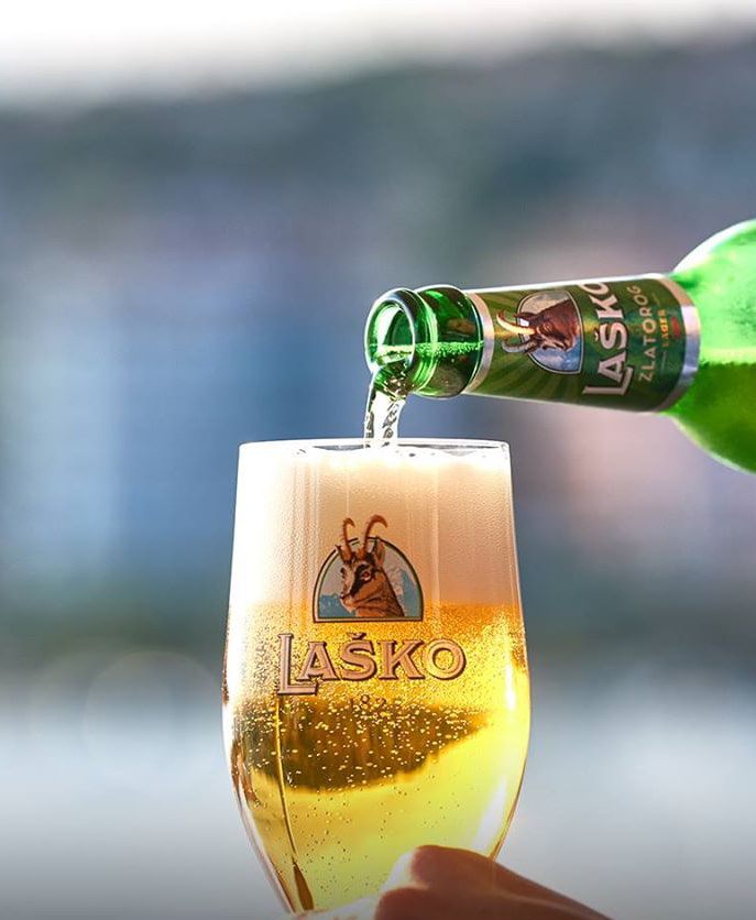 Birra Laško sul bicchiere